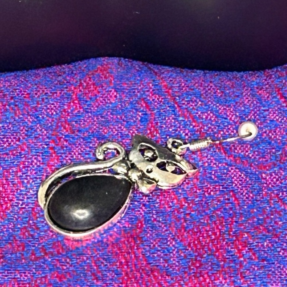 Semi-precious stone Cat Dangler Earrings - Picture 6 of 7